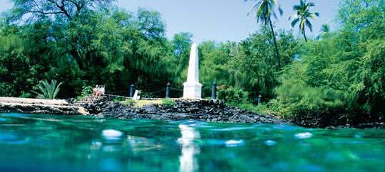 Kayak and/or Snorkel near Captain Cook Monument