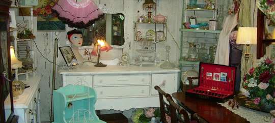 Treasures n’ Junk Antique Mall