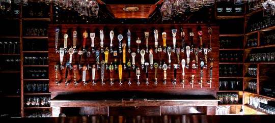 Hough's Bar & Restaurant